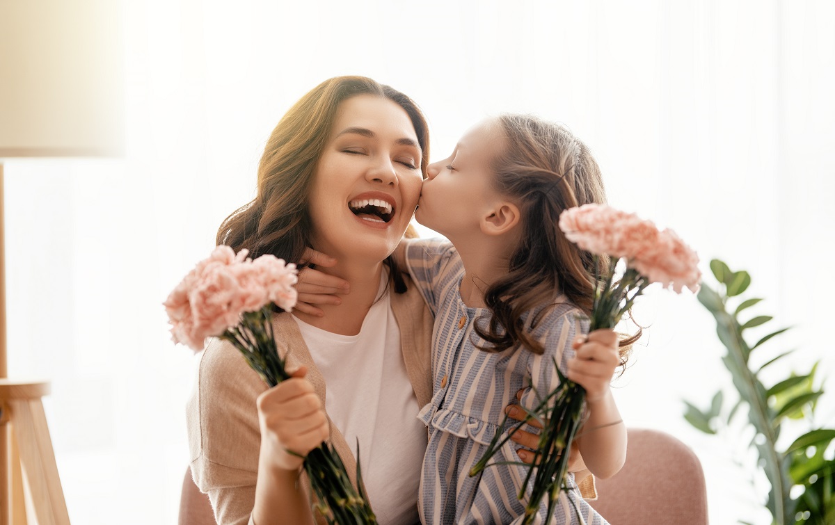 daughter congratulating mother