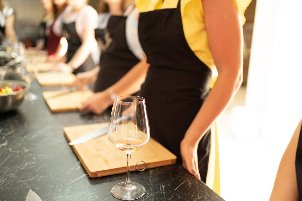 cooking classes in the chefs kitchen many women c 2022 08 01 05 07 46 utc