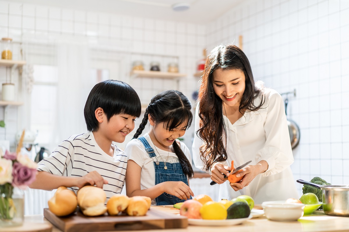 portrait of parent and children stand at cooking c 2022 01 19 00 16 38 utc